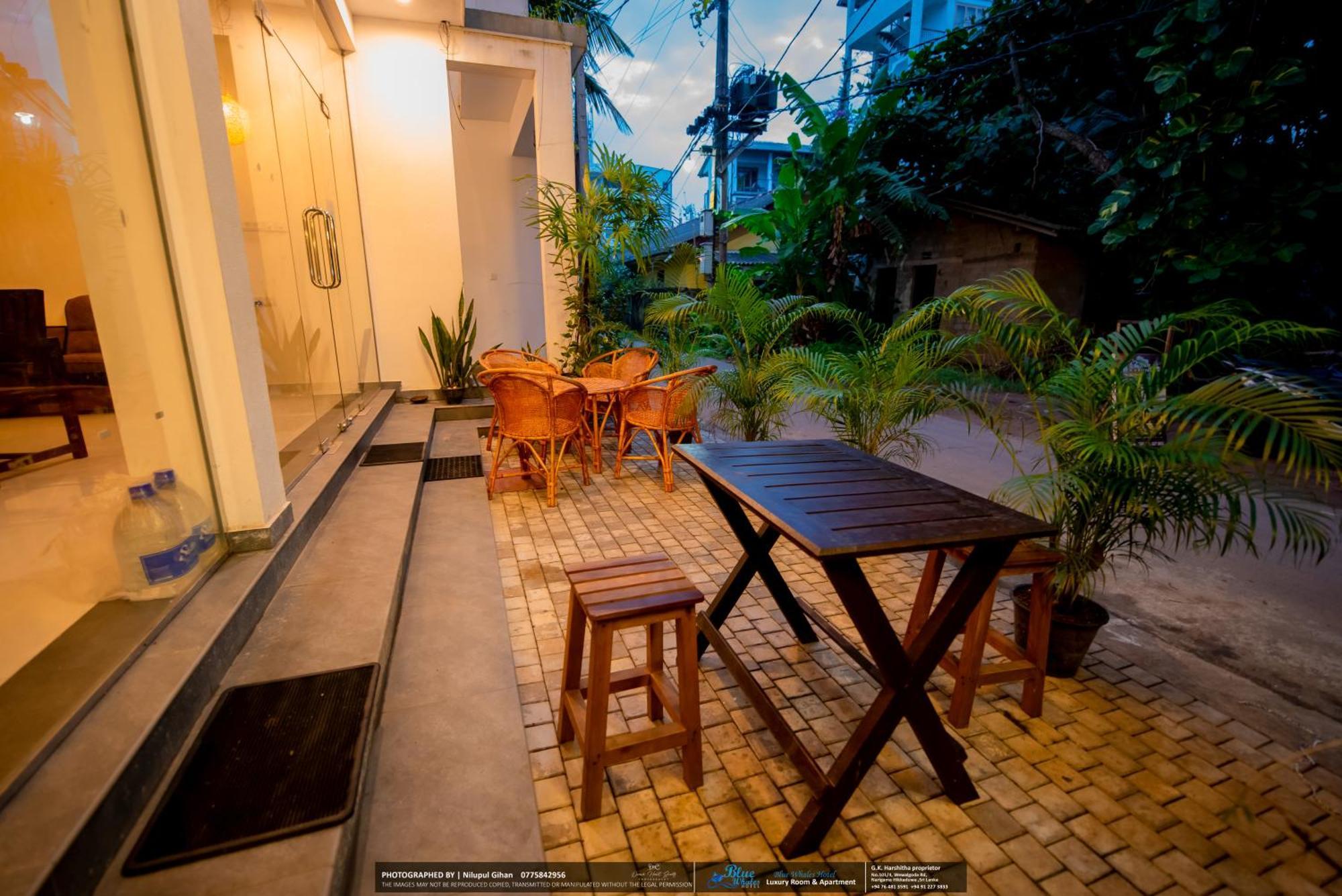 Blue Whales Hotel Hikkaduwa Exterior foto