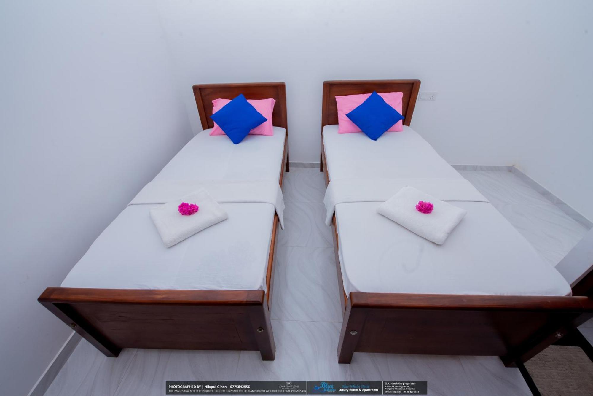 Blue Whales Hotel Hikkaduwa Exterior foto