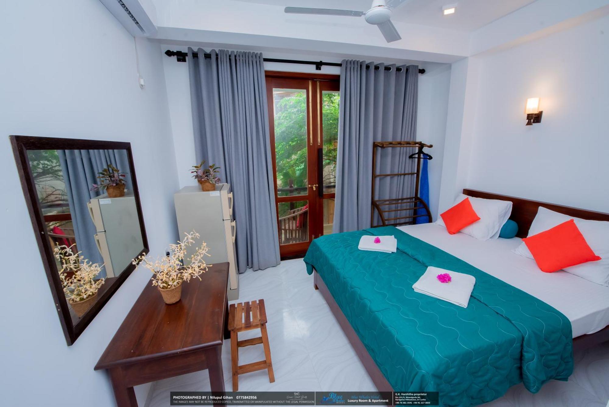 Blue Whales Hotel Hikkaduwa Exterior foto