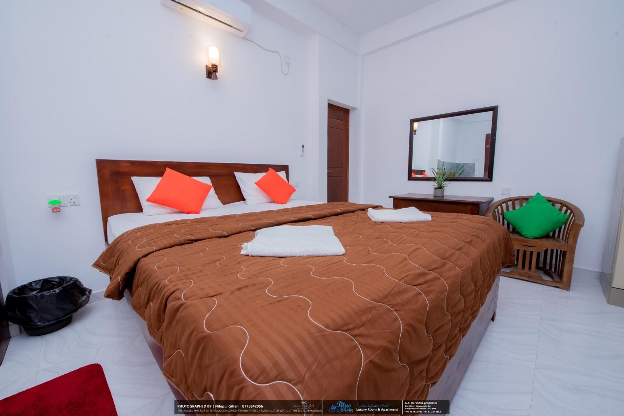 Blue Whales Hotel Hikkaduwa Exterior foto