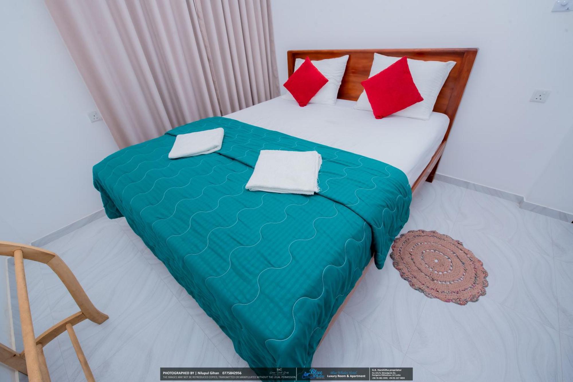 Blue Whales Hotel Hikkaduwa Exterior foto
