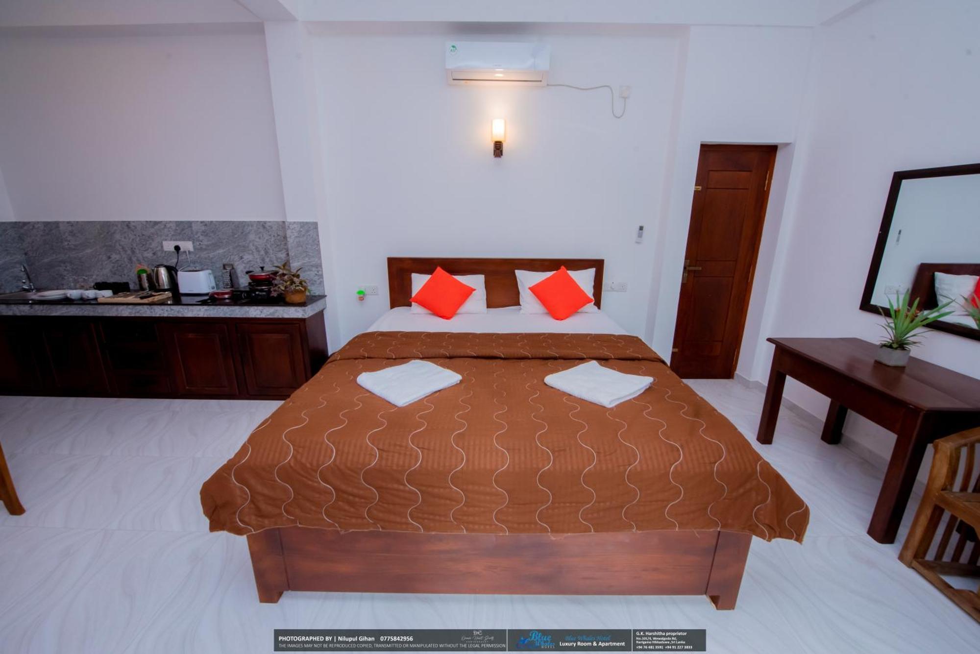 Blue Whales Hotel Hikkaduwa Exterior foto