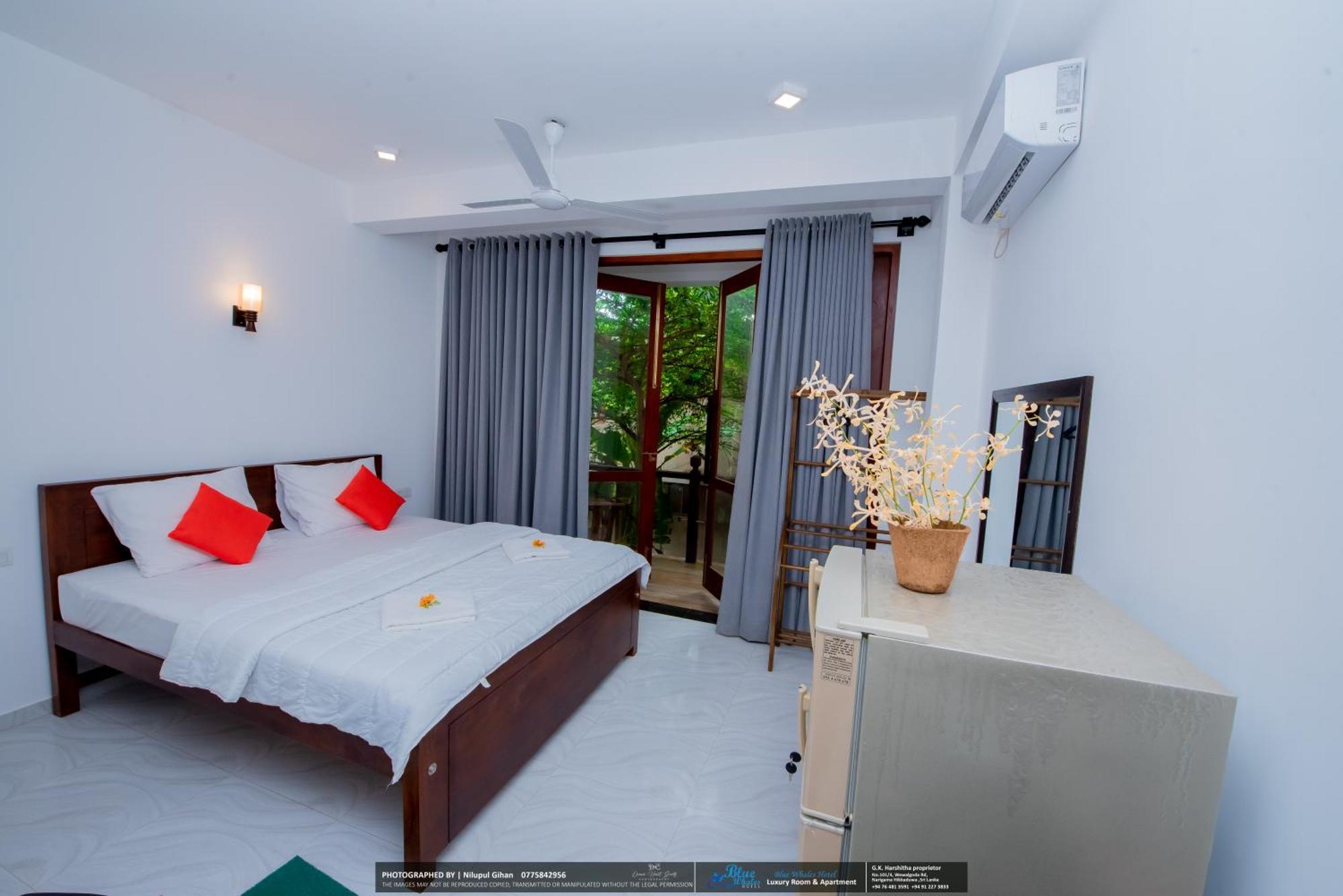 Blue Whales Hotel Hikkaduwa Exterior foto