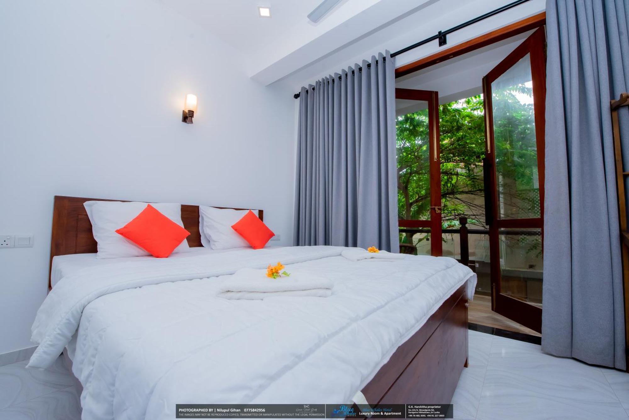 Blue Whales Hotel Hikkaduwa Exterior foto